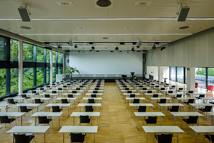 Großer Saal im Haus 2 mit Corona-Bestuhlung